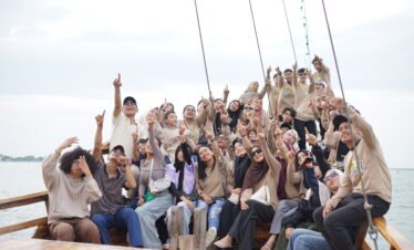 wisata kapal pinisis makassar