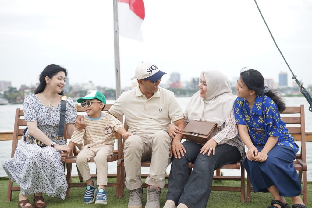 privat sailing bersama sahabat pinisi makassar