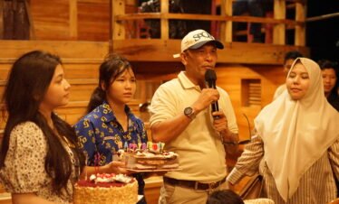 ulang tahun diatas kapal pinisi bersama sahabat pinisi makassar