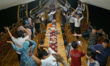 wisata kapal pinisi makassar