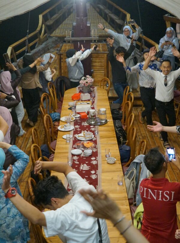 wisata kapal pinisi makassar