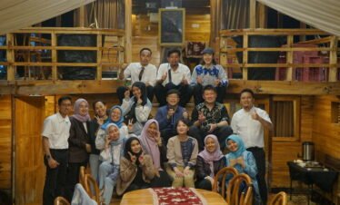 wisata kapal pinisi bersama sahabat pinisi