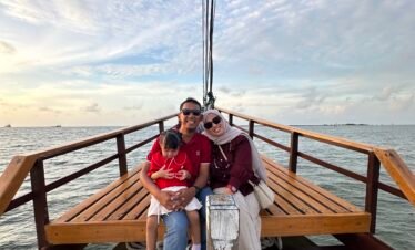 sunset kota makassar bersama sahabat pinisi makassar