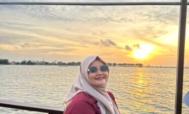 indahnya sunset kota makassar