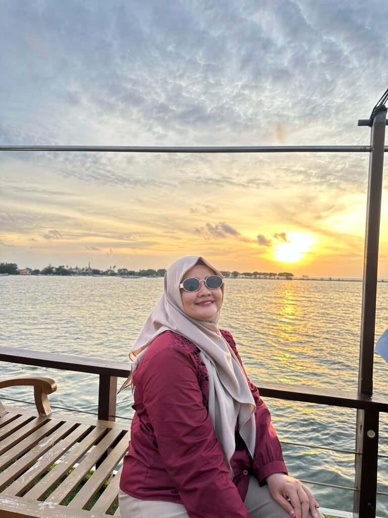 indahnya sunset kota makassar