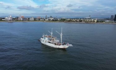 wisata kapal pinisi makassar