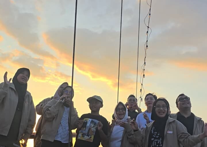 Sunset Sailing Losari Makassar: Pengalaman Romantis Naik Kapal Pinisi yang Wajib Kamu Coba bersama sahabat pinisi! Sunset Sailing Losari Makassar: Pengalaman Romantis Naik Kapal Pinisi yang Wajib Kamu Coba bersama sahabat pinisi!