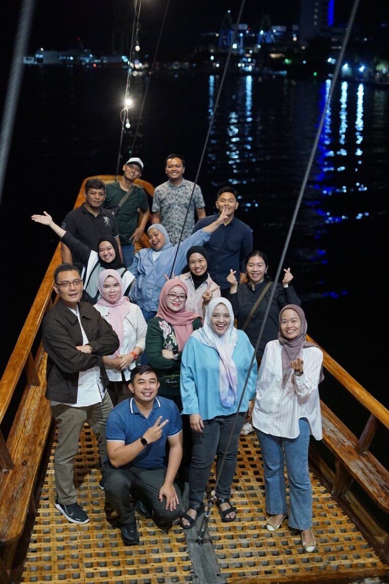 Wisata kapal pinisi Makassar bersama Sahabat Pinisi