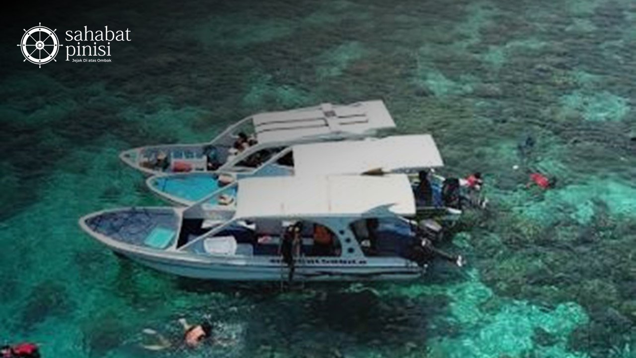 Armada kapal Sahabat Pinisi menuju Pulau Kodingareng Keke